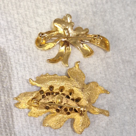 Bundle of Gold Tone Pearl Brooches - Picture 5 of 5